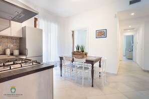 Réfrigérateur, four, plaque de cuisson, lave-vaisselle