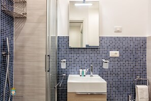 Dusj, hårføner, bidé og håndklær