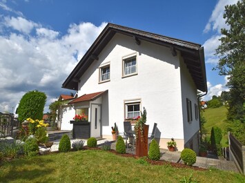 Außenseite Ferienhaus [Sommer]