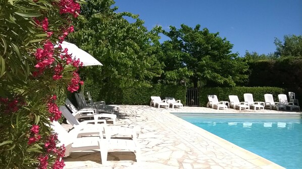 حمّام سباحة خارجي