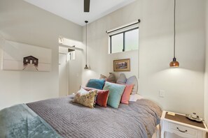 1 chambre, fer et planche à repasser, lit parapluie, Wi-Fi gratuit