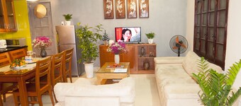 3BR Lakeside & Spacious Modern Fully-furnitured House, steps to Old Quarter
