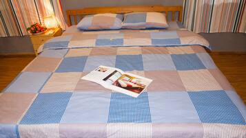 3 bedrooms, in-room safe, iron/ironing board, WiFi