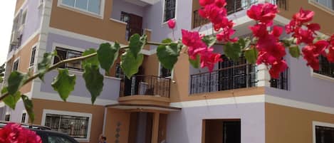 المنشأة من الخارج