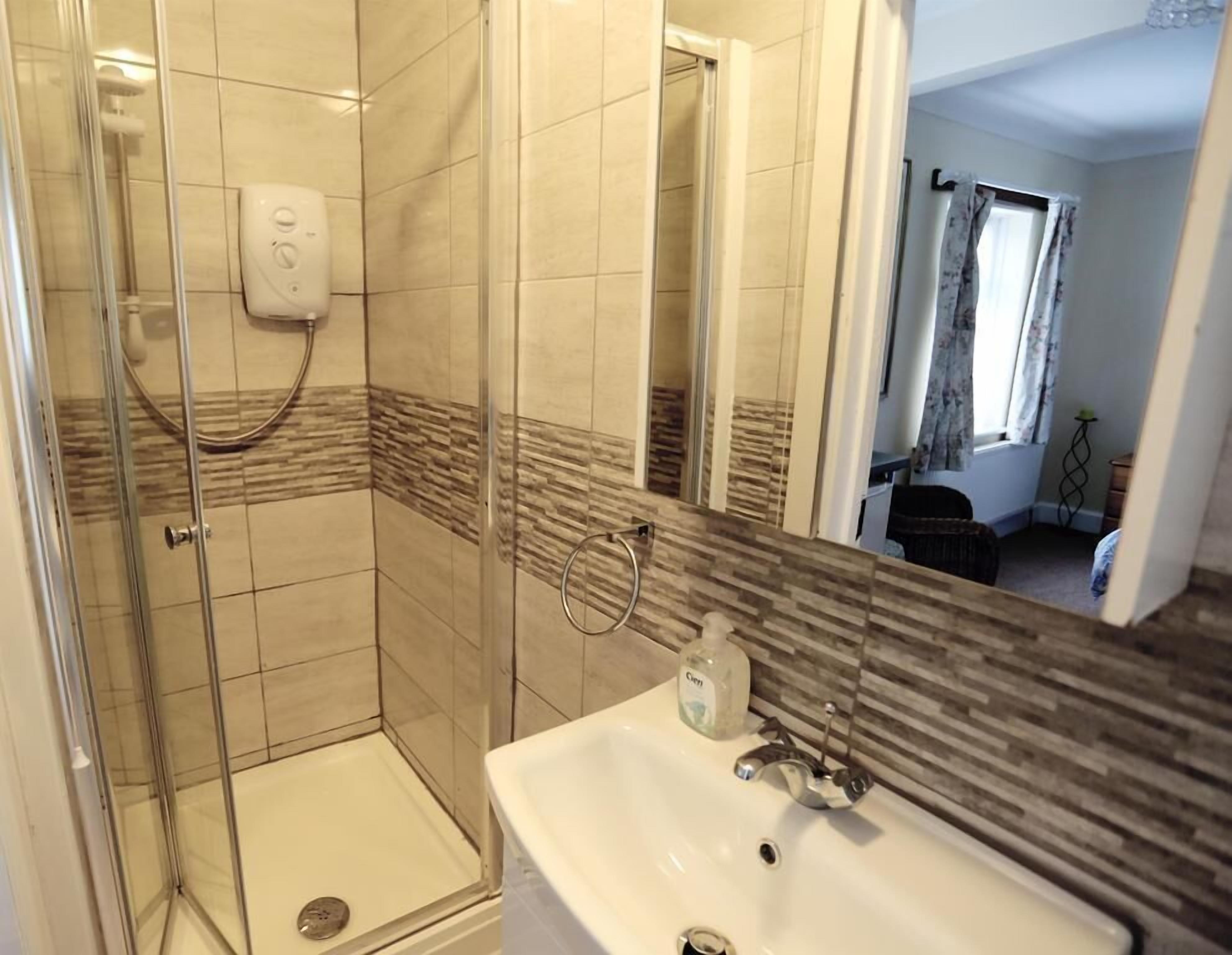 Shower, towels