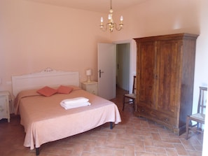 1 chambre, fer et planche à repasser, Wi-Fi gratuit, draps fournis