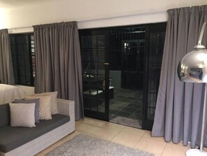 Interior - Private Contemporary Suite II *Modern Airport Stay (Kempton Park)