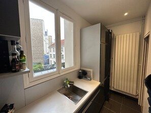 Fridge, microwave, oven, stovetop - Gorgeous Paris EIFFEL TOWER (Paris)