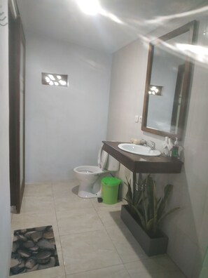 Bathroom - Kuri Garden Cottage (Penida Island)
