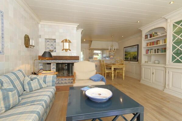 Fireplace, music library, stereo