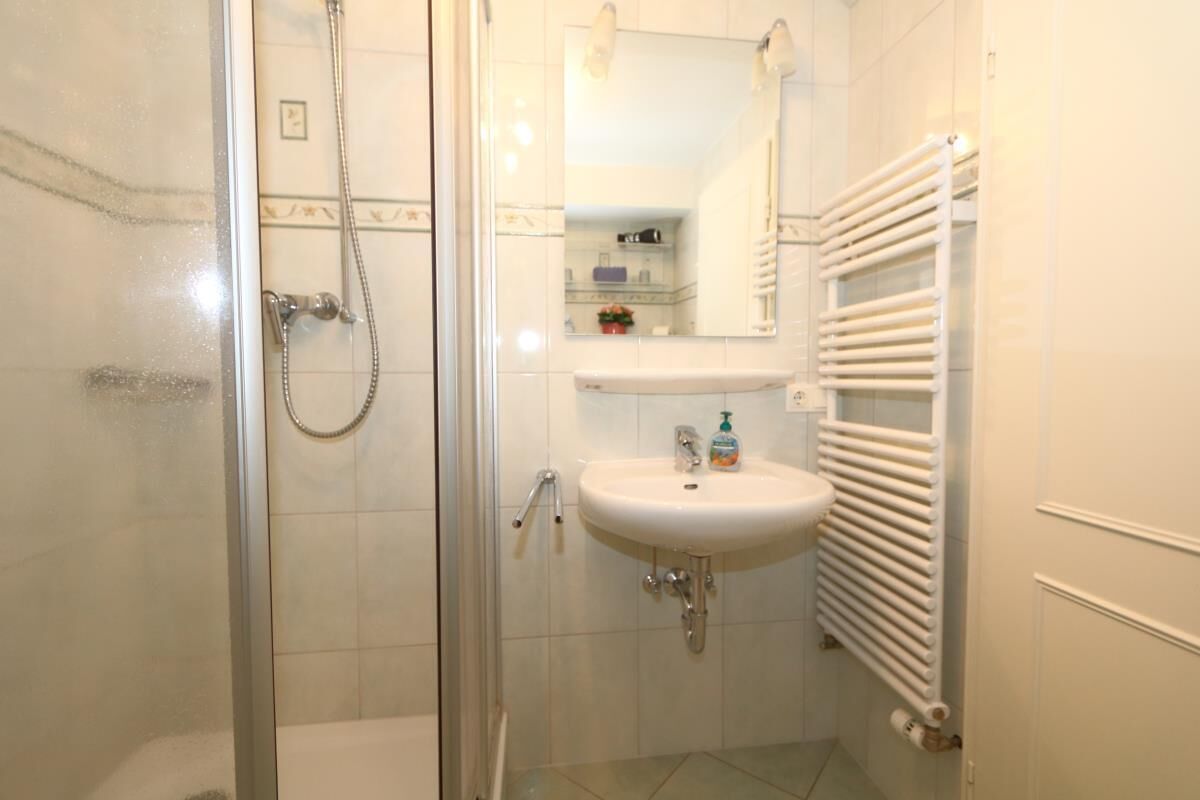 Shower, towels