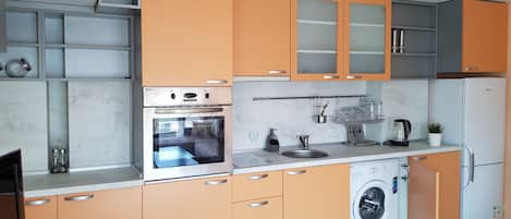 Cookware/dishes/utensils
