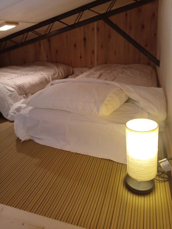 Room (101) | Desk, free WiFi