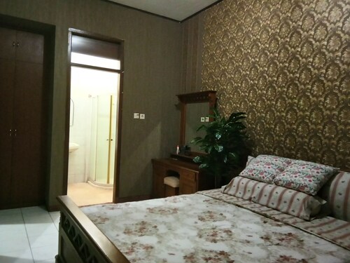 Minimalist House City View with Gazebo 