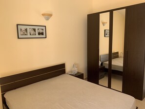 2 soverom, strykejern/-brett, internettilgang og sengetøy