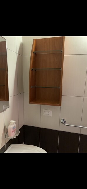 Hårføner og håndklær