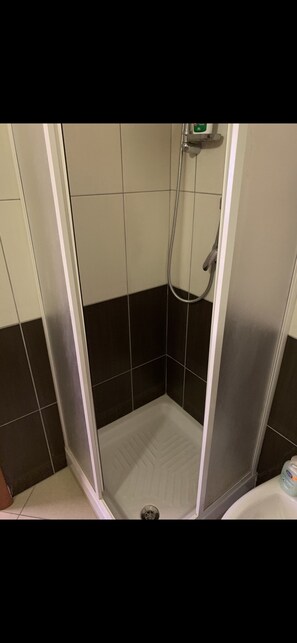 Secador de pelo y toallas