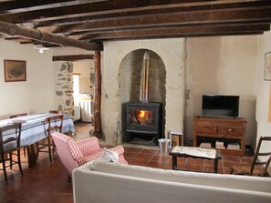 Télévision, cheminée