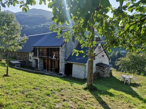 Exterior - Welcome to Hautes-Pyrénées (Campan)