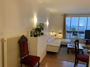 2 bedrooms, desk, iron/ironing board, free WiFi - Holiday flat in an elegant building (Paris-12)