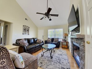 TV, lareira, DVD player