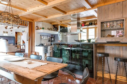 Luxusblockhaus in der szenischen Einstellung