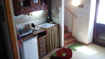 Frigorifero, microonde, piano cottura, macchina per tè/caffè