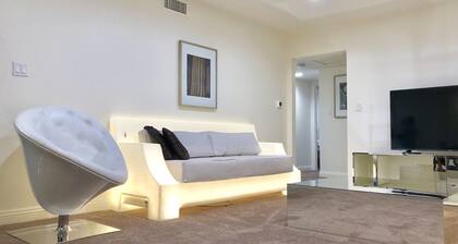 3BR Condo SALE nexttoSTRIP nearLVCC NYE CES sale BOOKmodern stylish WiFi parking