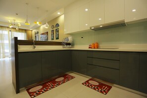 Private kitchen - Luxury D4, 2BR modern apartment fully equipped (Hồ Chí Minh City)