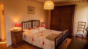 5 bedrooms, iron/ironing board, travel crib, free WiFi