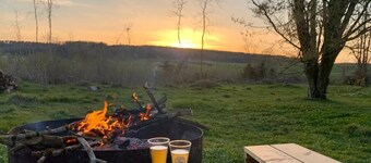 Großes Familienhaus mit großen Räumen und großem Park.