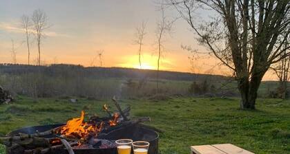 Großes Familienhaus mit großen Räumen und großem Park.