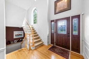 المنشأة من الداخل