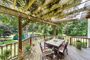 تناول الطعام بالخارج