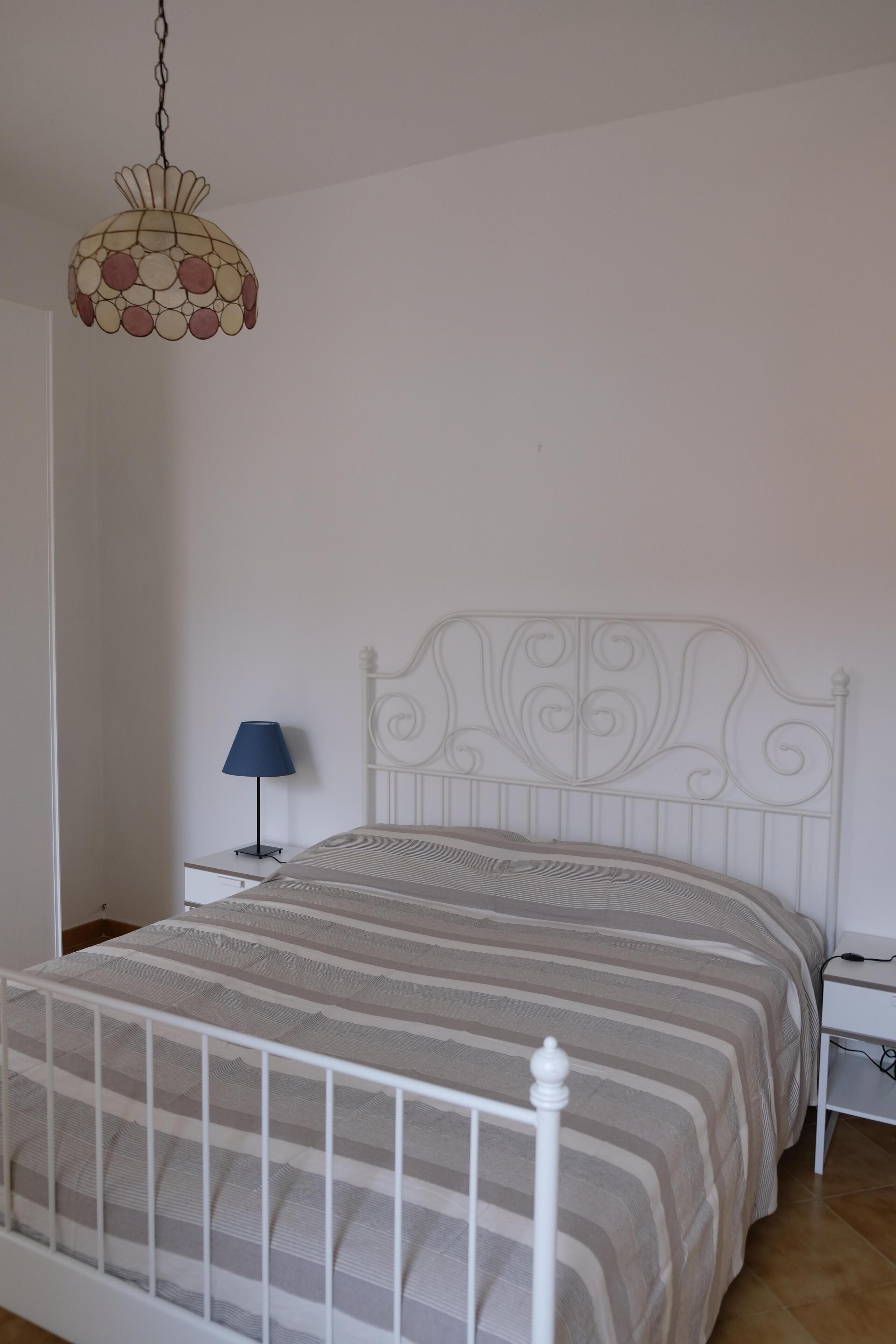 3 bedrooms, iron/ironing board, WiFi (free), bed sheets