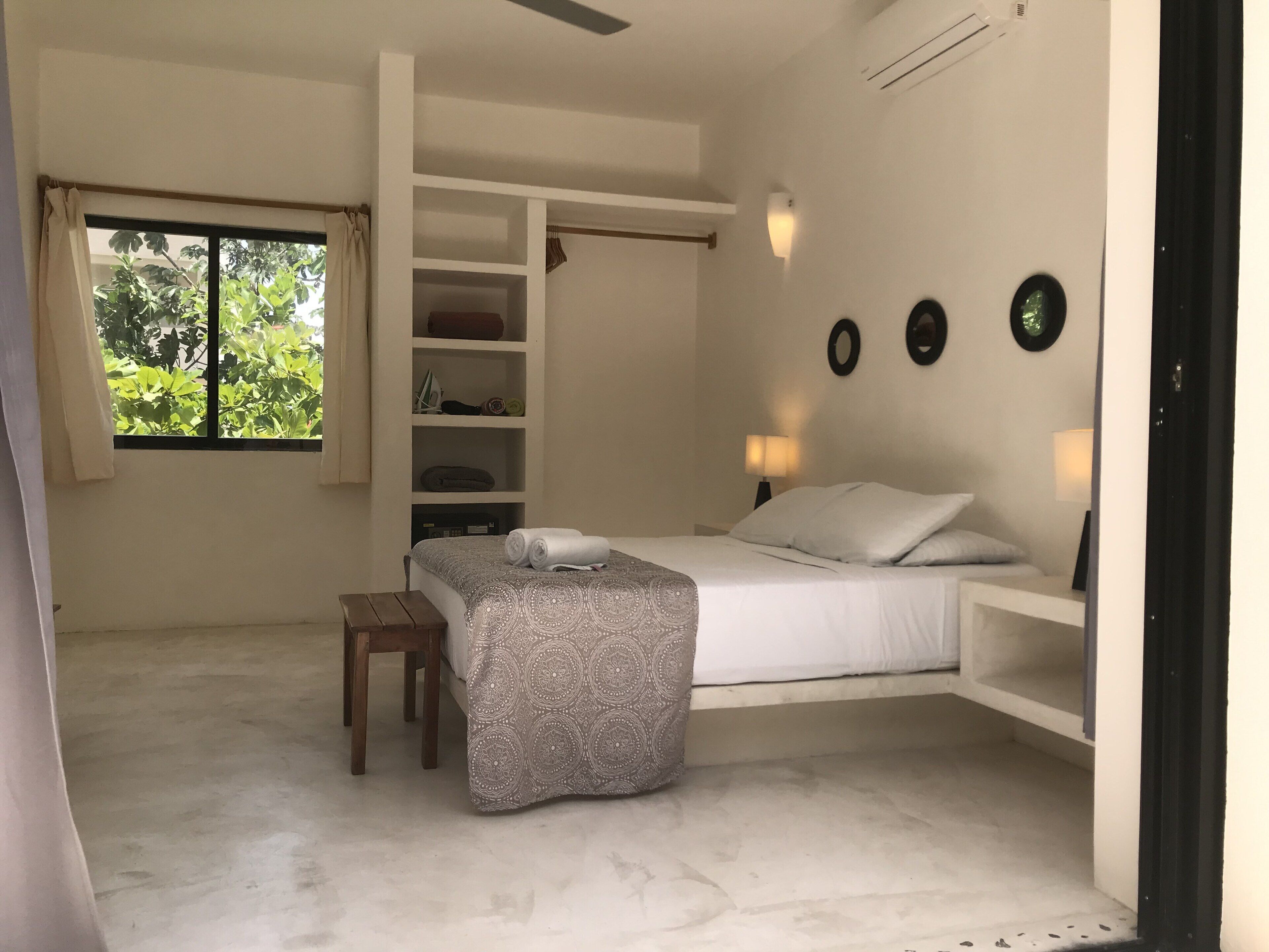 1 habitación, tabla de planchar con plancha y wifi 