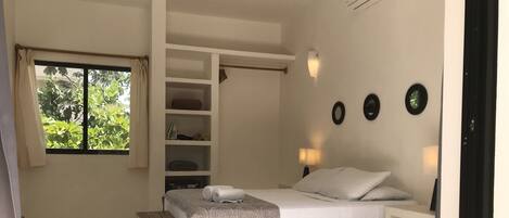 1 habitación, tabla de planchar con plancha y wifi