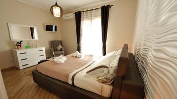 2 bedrooms, desk, iron/ironing board, travel cot