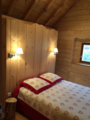 2 dormitorios, tabla de planchar con plancha, cuna de viaje