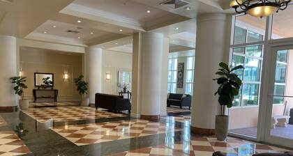 Luxury Condo Across from the Beach. STR-00342