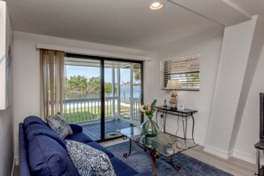 Smart TV, books - FALL 2025 BOOK ANY DAY~ 199/NIGHT~ GATED~POOL! LG PRIVATE~BOOK~NO HLDY WK @ RATE (Marathon)