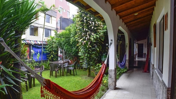 Exterior - Santa Cruz Backpackers (Baños de Agua Santa)