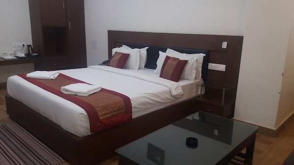 Super Deluxe | In-room safe, wheelchair access