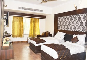 Super Deluxe | In-room safe, wheelchair access