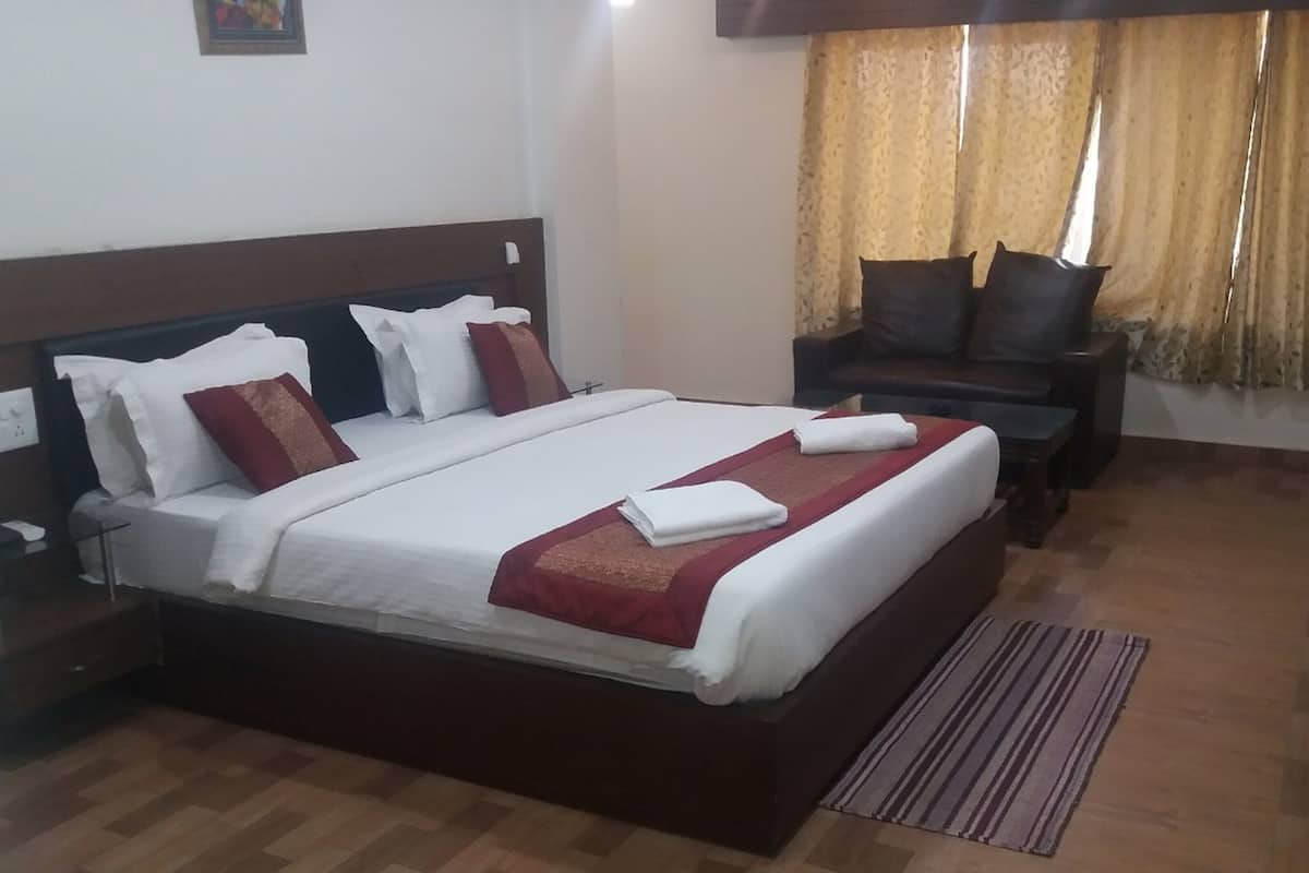 Suite | In-room safe, wheelchair access