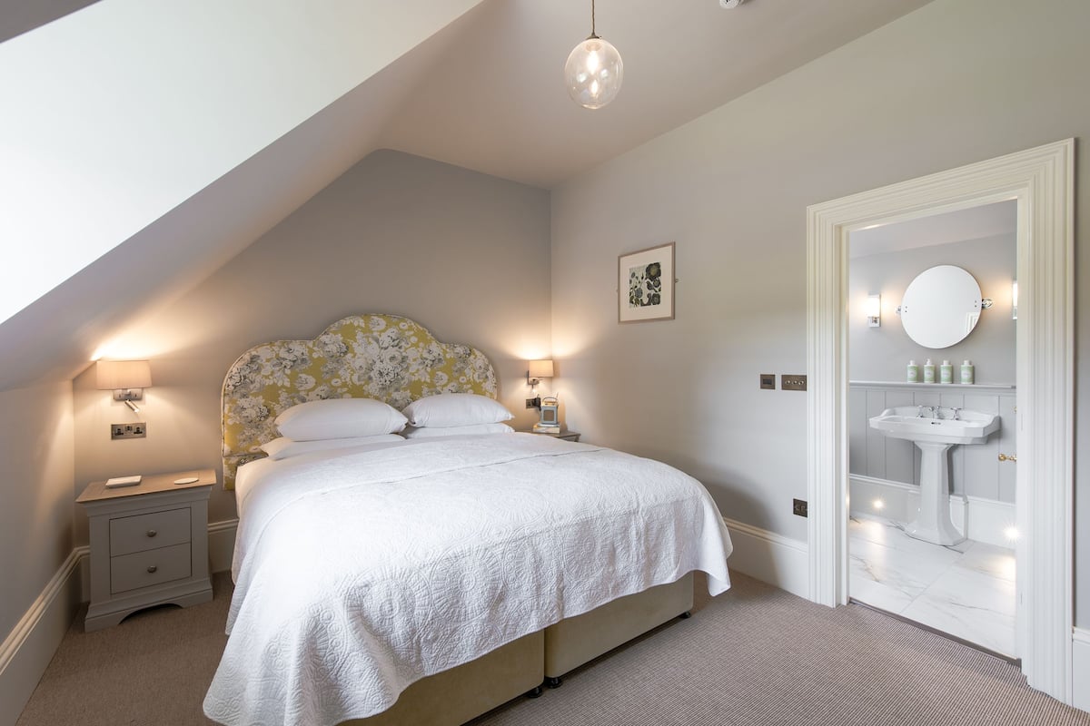Double Room (Bedroom 8) | Premium bedding, individually decorated, individually furnished
