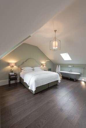 Chambre Double (Bedroom 12 Sussex Suite)