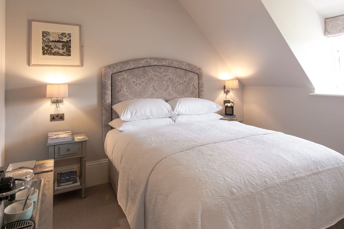 Double Room (Bedroom 6) | Premium bedding, individually decorated, individually furnished