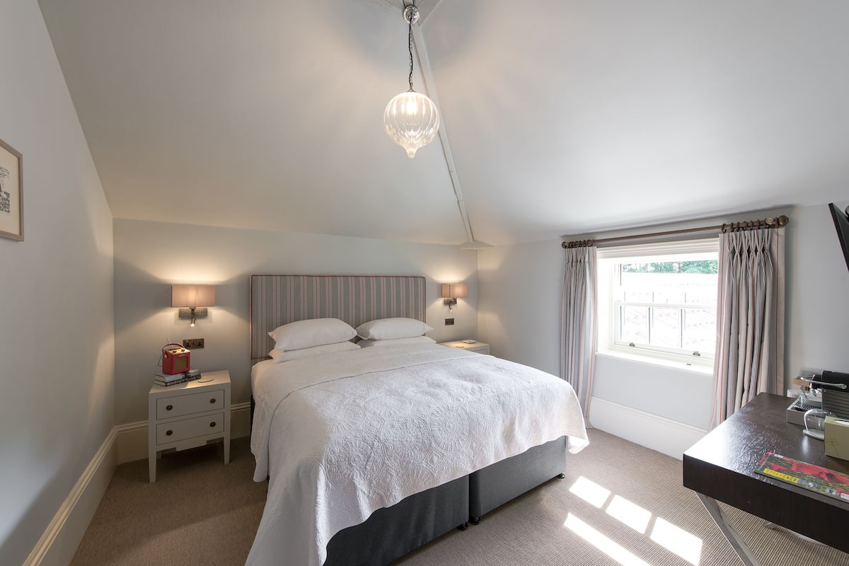 Double Room (Bedroom 11) | Premium bedding, individually decorated, individually furnished