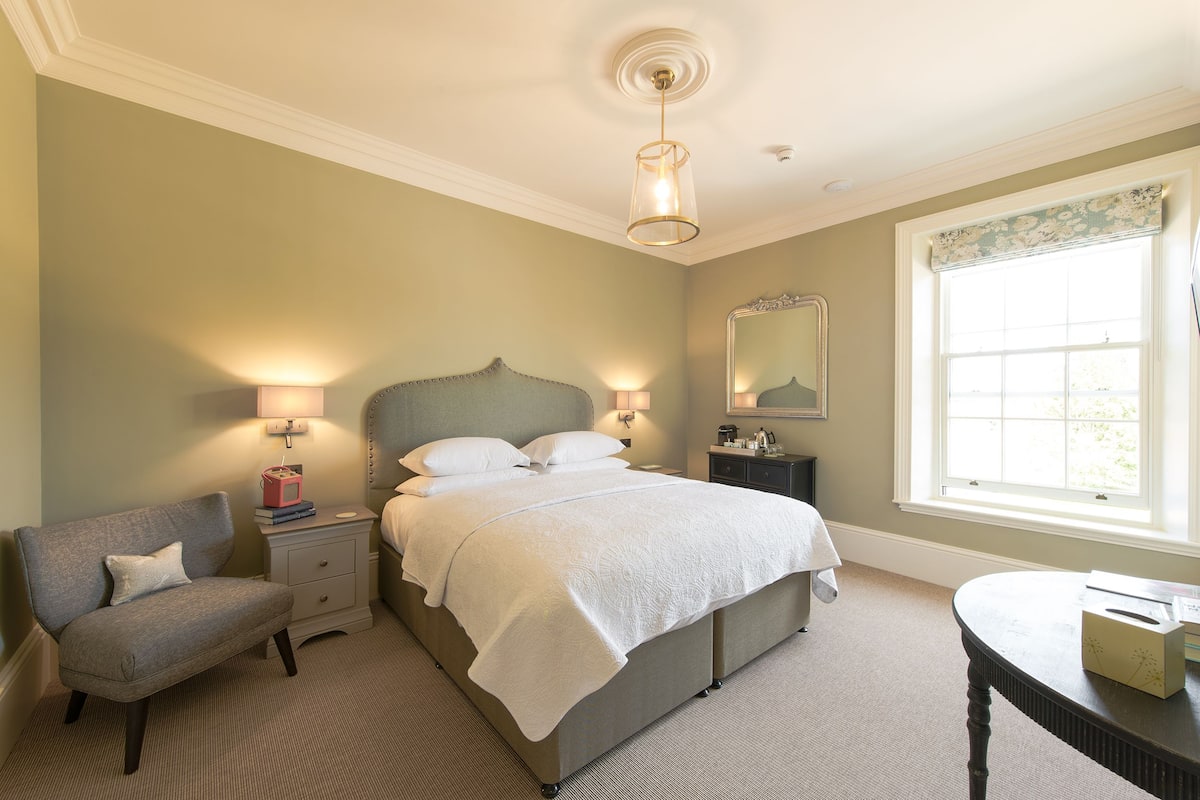 Double Room (Bedroom 4) | Premium bedding, individually decorated, individually furnished